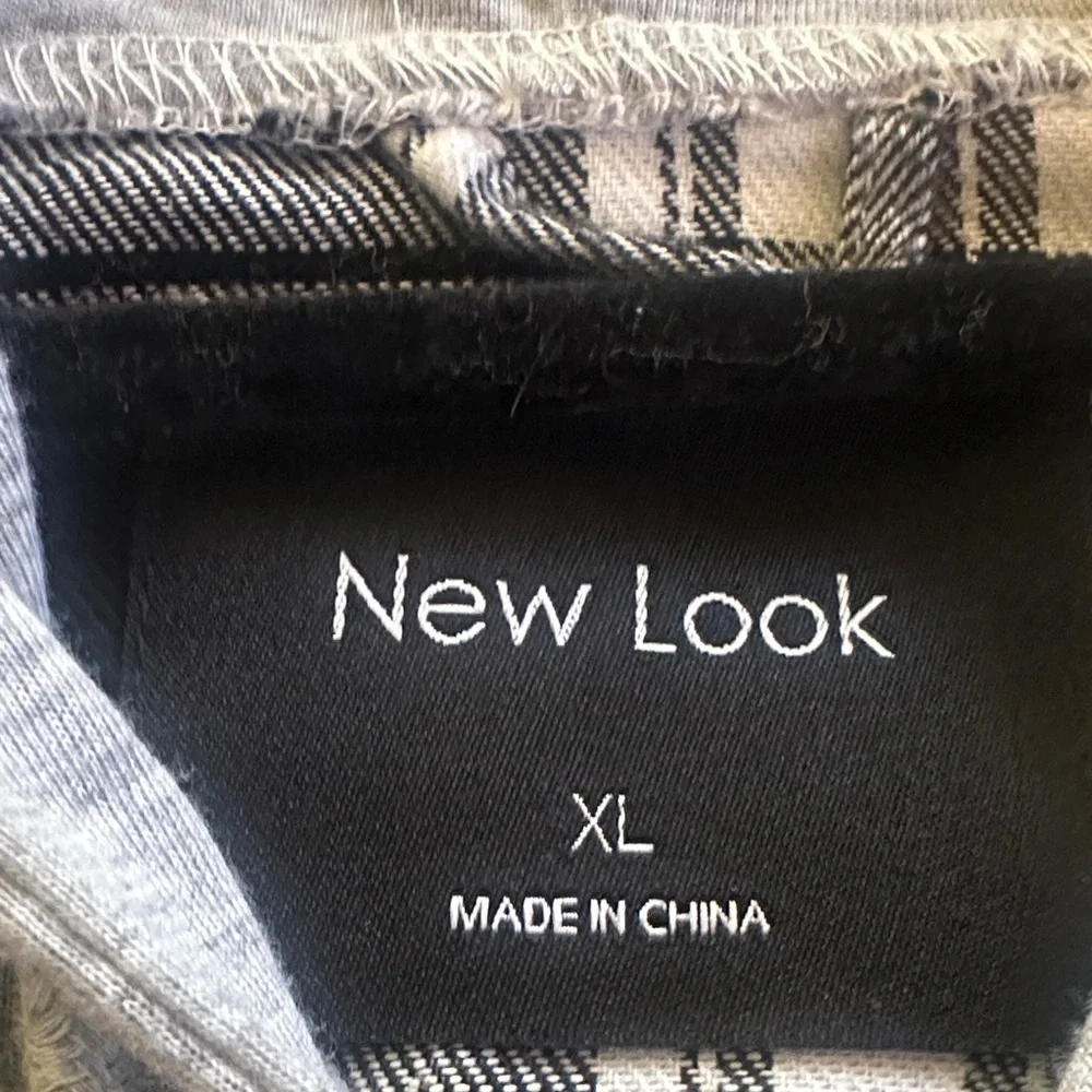 New Look Black & White Plaid Zip-Up Hoodie with Gray Hood - Picture 4 of 11